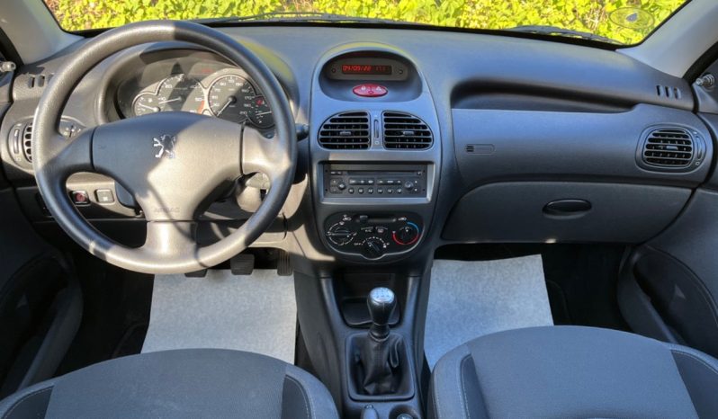 
								Peugeot 206 full									