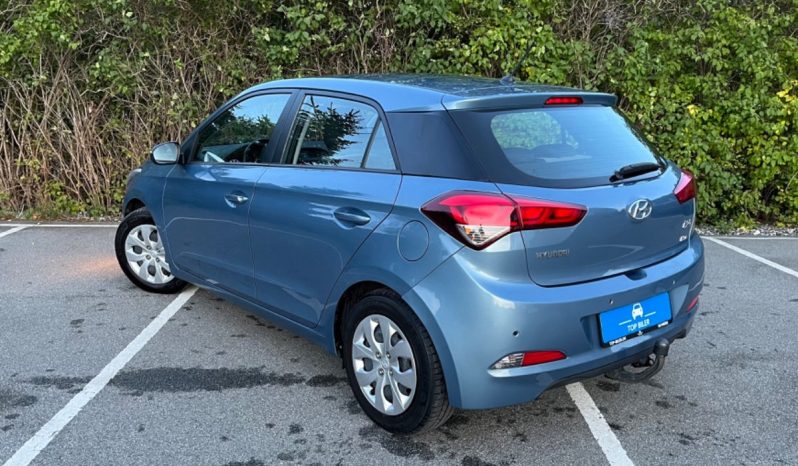 
								Hyundai i20 full									