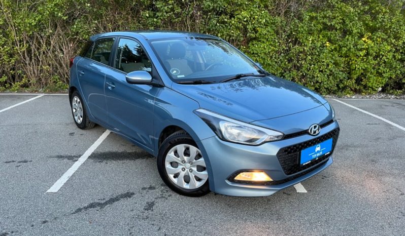 
								Hyundai i20 full									