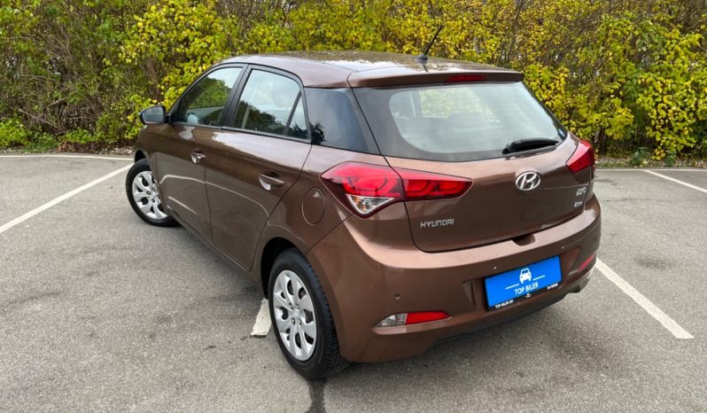 
								Hyundai i20 full									