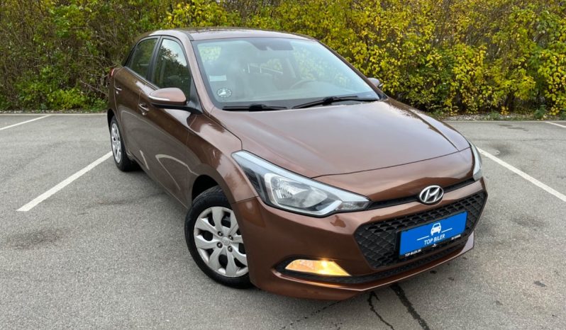 
								Hyundai i20 full									