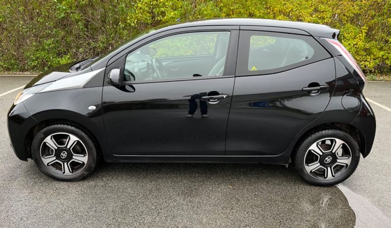 
								Toyota Aygo full									