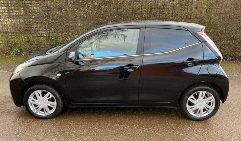 
								Toyota Aygo full									