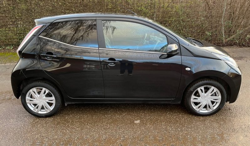 
								Toyota Aygo full									