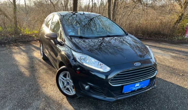 
								Ford Fiesta Titanium full									