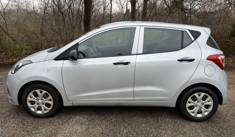 
								Hyundai i10 full									