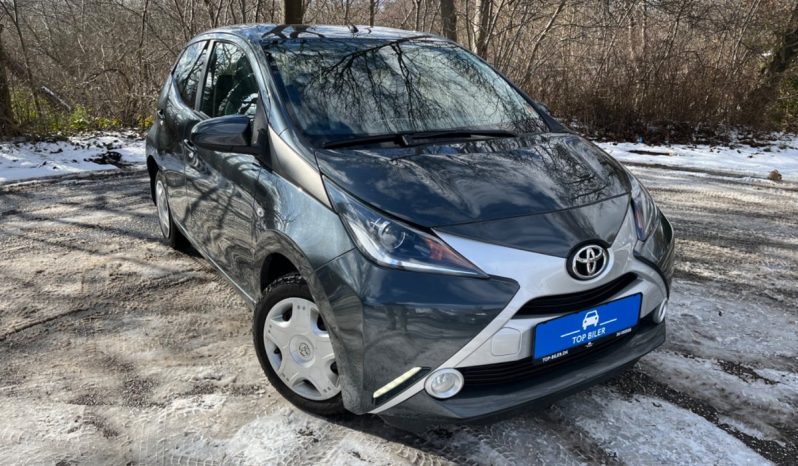 
								Toyota Aygo 1,0 VVT-i x-press 5d full									