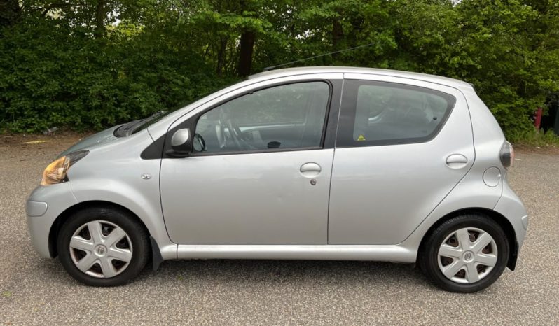 
								Toyota Aygo 1,0 Plus 5d full									