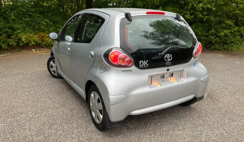 
								Toyota Aygo 1,0 Plus 5d full									