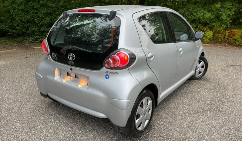 
								Toyota Aygo 1,0 Plus 5d full									