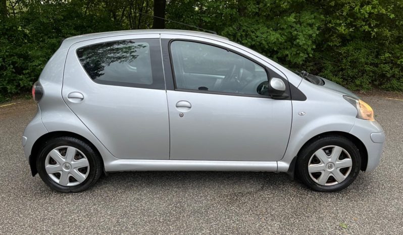 
								Toyota Aygo 1,0 Plus 5d full									