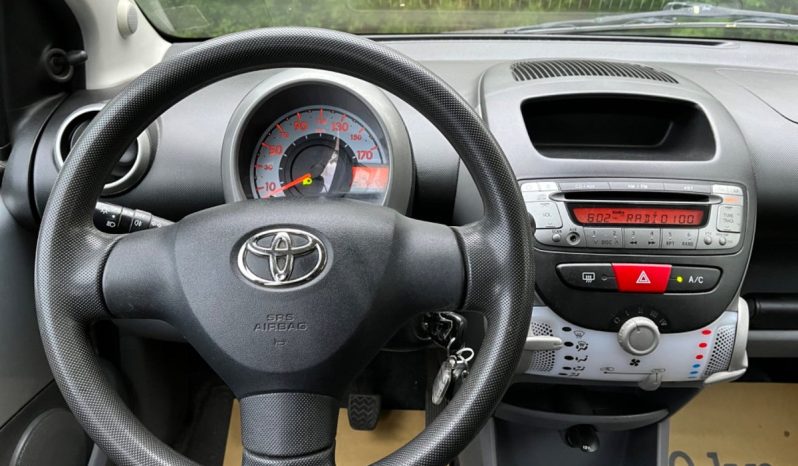 
								Toyota Aygo 1,0 Plus 5d full									