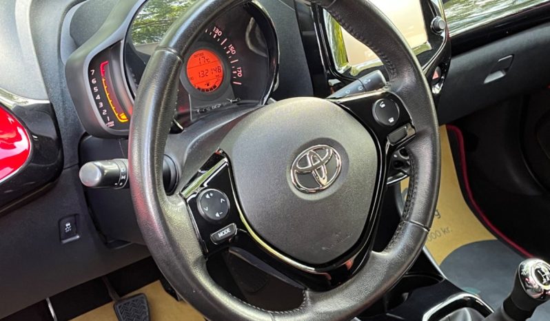 
								Toyota Aygo 1,0 VVT-i x-press 5d full									