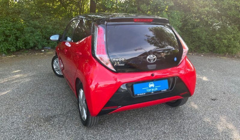 
								Toyota Aygo 1,0 VVT-i x-press 5d full									