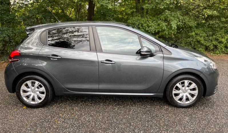 
								Peugeot 208 1,6 BlueHDi 100 Desire 5d full									