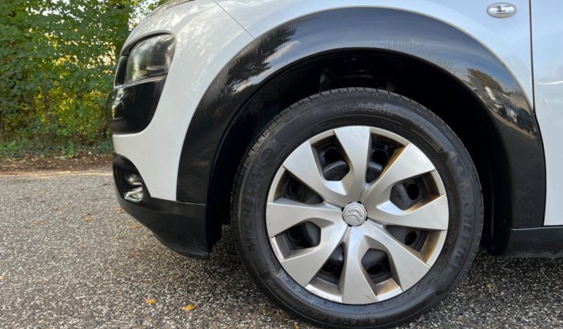 
								Citroën C4 Cactus 1,2 PureTech 82 Shine ETG 5d full									