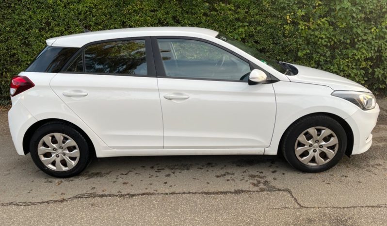 
								Hyundai i20 1,25 Passion 5d full									