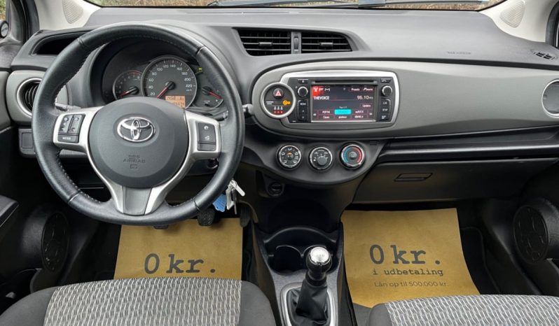 
								Toyota Yaris 1,0 VVT-i T2 Touch 5d full									