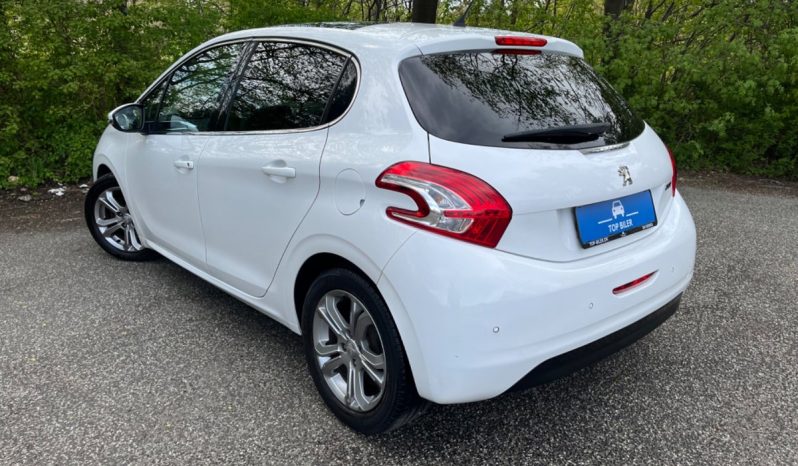 
								Peugeot 208 1,2 VTi Allure Sky 5d full									