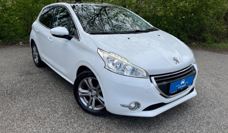 
								Peugeot 208 1,2 VTi Allure Sky 5d full									