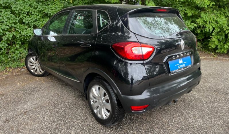 
								Renault Captur 0,9 TCe 90 Authentique 5d full									