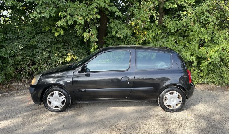 
								Renault Clio II 1,2 8V Family Authentique 3d full									