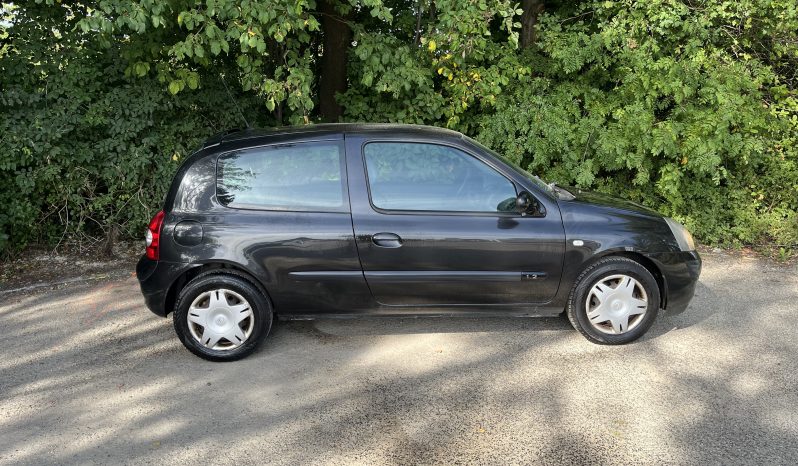 
								Renault Clio II 1,2 8V Family Authentique 3d full									