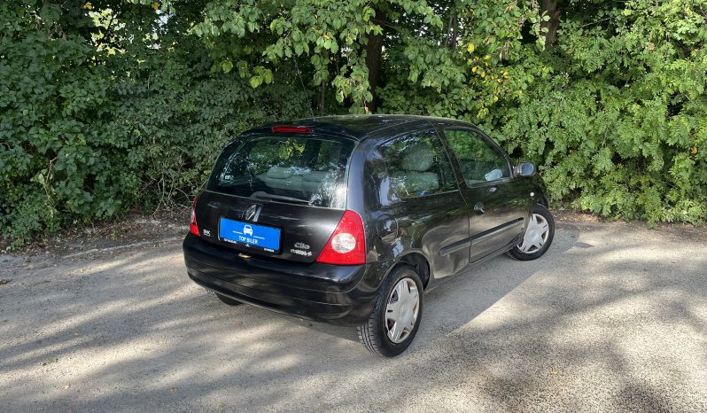 
								Renault Clio II 1,2 8V Family Authentique 3d full									