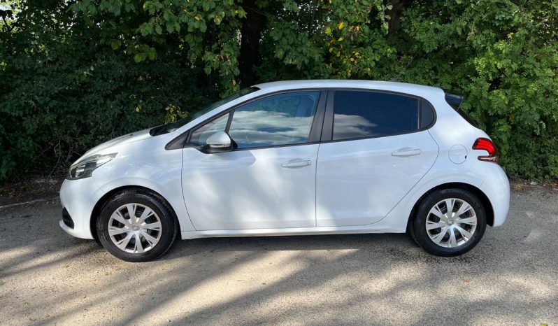 
								Peugeot 208 1,2 VTi 82 Allure 5d full									