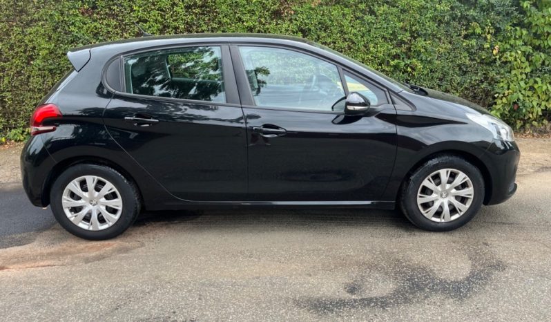 
								Peugeot 208 1,2 VTi 82 Allure 5d full									