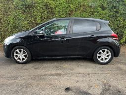 
										Peugeot 208 1,2 VTi 82 Allure Sky 5d full									