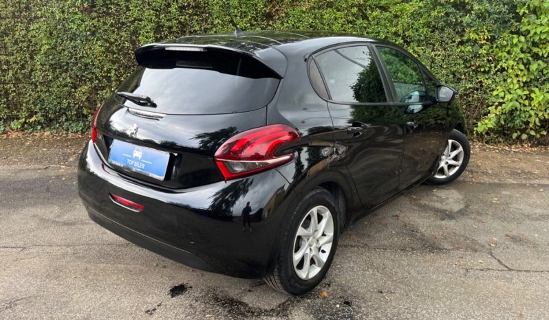 
								Peugeot 208 1,2 VTi 82 Allure Sky 5d full									