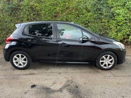 
										Peugeot 208 1,2 VTi 82 Allure Sky 5d full									