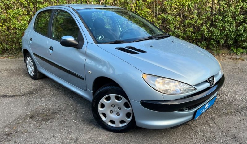 
								Peugeot 206 1,4 S-line 5d full									