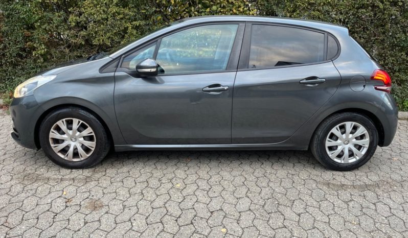 
								Peugeot 208 1,2 VTi 82 Active 5d full									