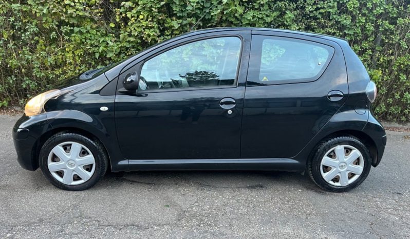 
								Toyota Aygo 1,0 Air+ 5d full									