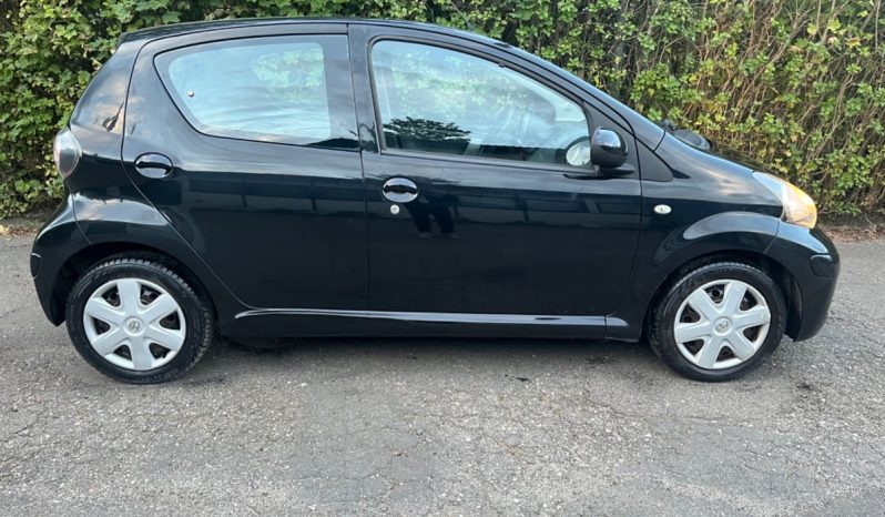 
								Toyota Aygo 1,0 Air+ 5d full									