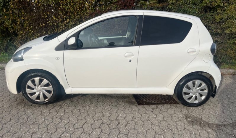 
								Toyota Aygo 1,0 VVT-i T2 Air 5d full									