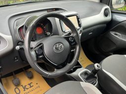 
										Toyota Aygo 1,0 VVT-i x-press 5d full									