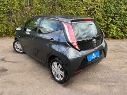 
										Toyota Aygo 1,0 VVT-i x-press 5d full									