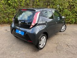 
										Toyota Aygo 1,0 VVT-i x-press 5d full									