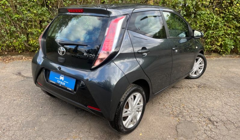 
								Toyota Aygo 1,0 VVT-i x-press 5d full									