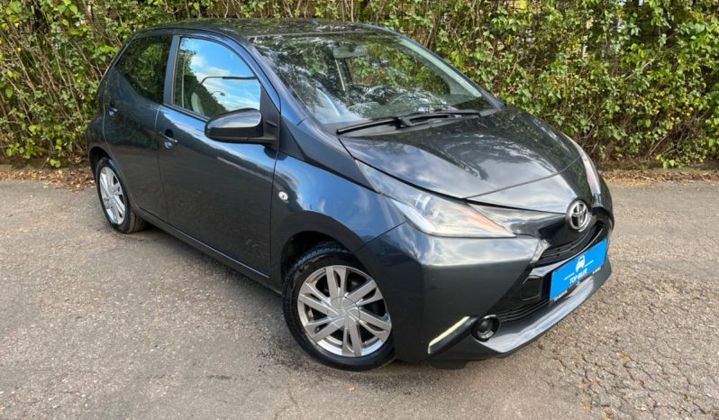 
								Toyota Aygo 1,0 VVT-i x-press 5d full									