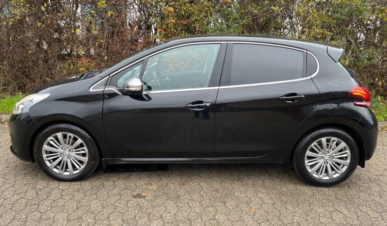 
								Peugeot 208 1,2 VTi 82 Allure 5d full									