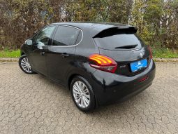 
										Peugeot 208 1,2 VTi 82 Allure 5d full									