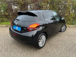 
										Peugeot 208 1,2 VTi 82 Allure 5d full									