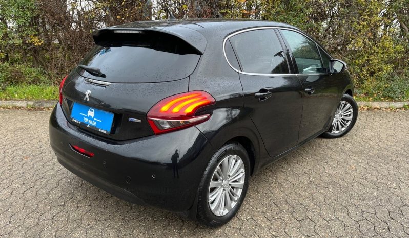 
								Peugeot 208 1,2 VTi 82 Allure 5d full									