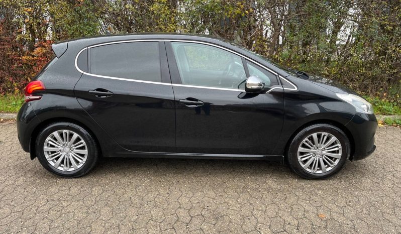 
								Peugeot 208 1,2 VTi 82 Allure 5d full									