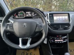 
										Peugeot 208 1,2 VTi Allure Sky 5d full									