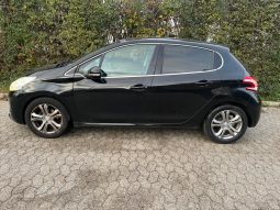 
										Peugeot 208 1,2 VTi Allure Sky 5d full									